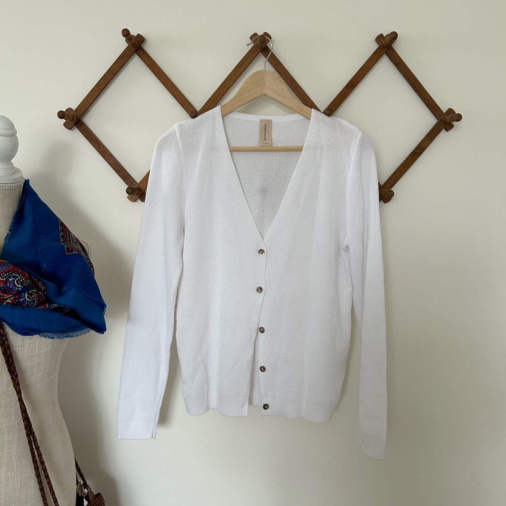 💫Skovhuus | White V-Neck Button-Up Women's Sweater